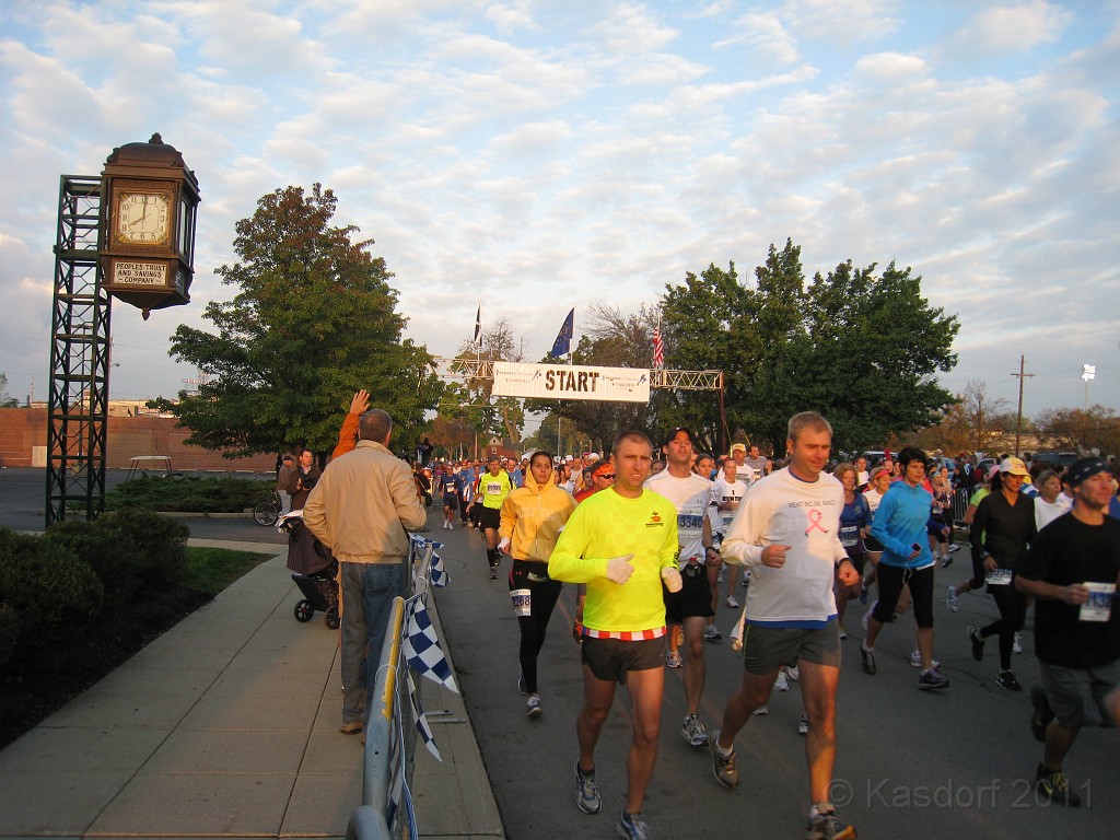 Fort4Fitness 2011 016.JPG - The 2011 Fort Wayne Indiana "Fort 4 Fitness" Half Marathon. September 24, 2011. My first time here, the fourth running of the race.